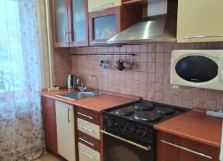 Сдам трехкомнатную квартиру, 65 м2, Барнаул, улица Папанинцев, 121