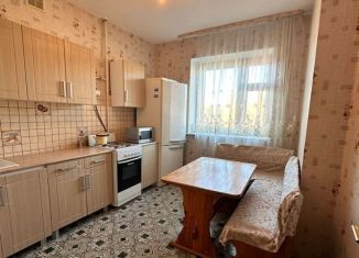 Продаю 2-комнатную квартиру, 62 м2, Салават, улица Калинина, 104