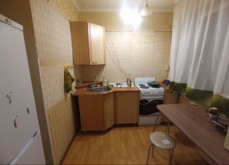 Аренда трехкомнатной квартиры, 49 м2, Тобольск, 8-й микрорайон, 12