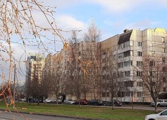 Продажа трехкомнатной квартиры, 65.7 м2, Санкт-Петербург, Камышовая улица, 52к1, метро Комендантский проспект