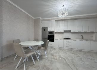 Сдается трехкомнатная квартира, 90 м2, Ессентуки, улица Буачидзе, 1к1