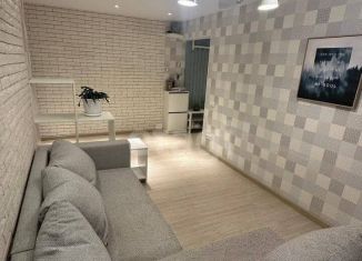 Сдается трехкомнатная квартира, 60 м2, Приморский край, улица Баляева, 48