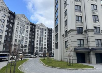 Продам 2-ком. квартиру, 65 м2, Зеленоградск, улица Тургенева, 16А