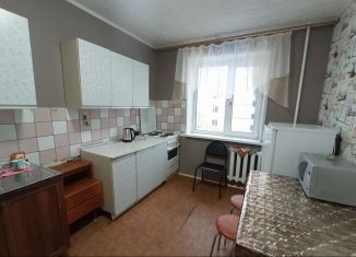 Сдается 2-ком. квартира, 52 м2, Тобольск, 10-й микрорайон, 23