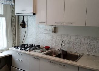 Продам 3-ком. квартиру, 55 м2, Ярославская область, Коммунистическая улица, 2