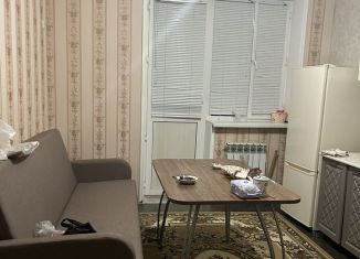 Сдача в аренду 1-ком. квартиры, 60 м2, Дагестан, Газпромная улица, 48к1