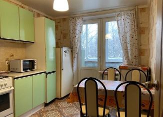 Сдача в аренду 2-ком. квартиры, 65 м2, Москва, улица Обручева, 49, метро Калужская