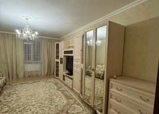 Сдам в аренду 2-ком. квартиру, 84 м2, Краснодарский край, улица Селезнёва, 88/1