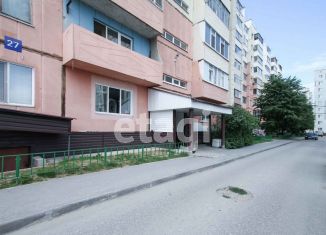 Продаю трехкомнатную квартиру, 67 м2, Тобольск, 9-й микрорайон, 27