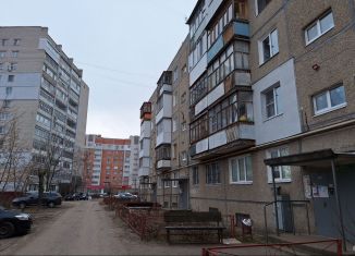 Продам 2-комнатную квартиру, 41.1 м2, Дзержинск, улица Строителей, 6А