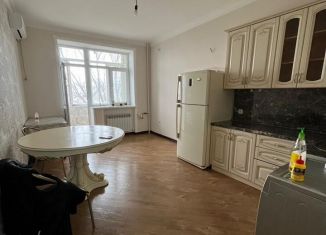 Аренда 2-ком. квартиры, 90 м2, Дагестан, Юго-Восточная улица, 74