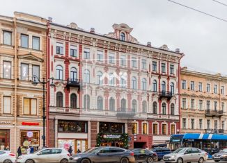 Продается 4-комнатная квартира, 68 м2, Санкт-Петербург, Невский проспект, 106А, метро Маяковская