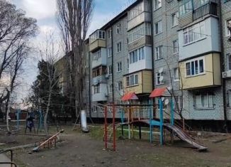 Продаю 3-ком. квартиру, 58 м2, Черкесск, Интернациональная улица, 8