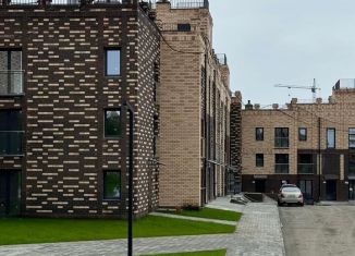 Продам 4-ком. квартиру, 102.2 м2, посёлок Западный, Спортивная улица, 20