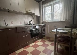 Продам 2-ком. квартиру, 45 м2, Челябинск, улица Молодогвардейцев, 68В