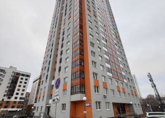 Сдается 2-комнатная квартира, 60 м2, Екатеринбург, улица Чайковского, 66А