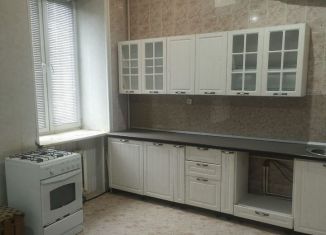 Сдается трехкомнатная квартира, 90 м2, Нальчик, улица Ногмова, 43