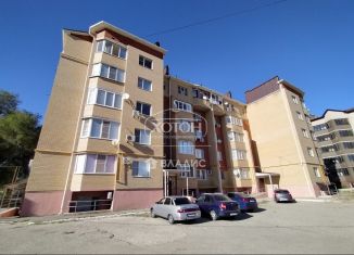 Продам 3-комнатную квартиру, 97.3 м2, Элиста, улица Ю. Клыкова, 90Б