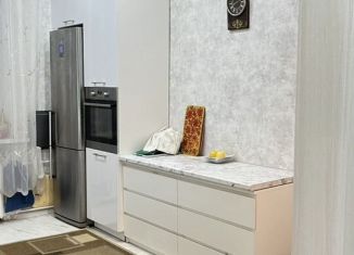 Продаю трехкомнатную квартиру, 93.7 м2, Глазов, Комсомольская улица, 3