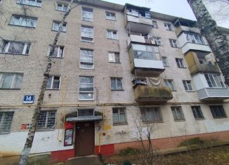 Продается 2-ком. квартира, 43.2 м2, Московская область, улица Маршала Бирюзова, 14