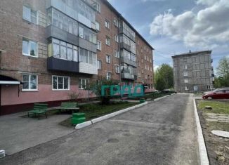 Продаю двухкомнатную квартиру, 46.4 м2, поселок городского типа Бачатский, Комсомольская улица, 3