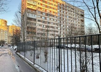 Продажа 3-ком. квартиры, 58 м2, Санкт-Петербург, улица Софьи Ковалевской, 14к4, метро Академическая