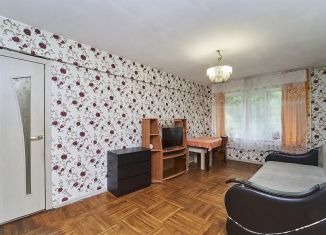 Продается 3-ком. квартира, 50 м2, Краснодар, улица Гагарина, 93