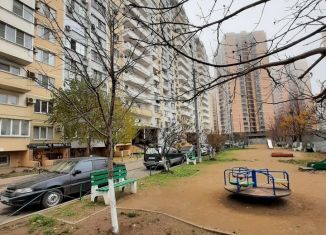 Продажа 2-ком. квартиры, 74 м2, Краснодар, улица Снесарева, 8, улица Снесарева