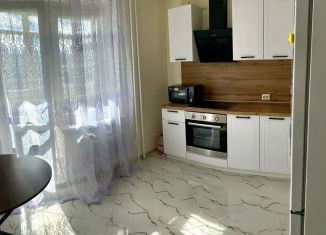 Сдача в аренду 1-ком. квартиры, 41 м2, Тюмень, улица Николая Никитина, 2к1, ЖК Квартал 1964