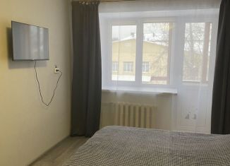 Сдача в аренду 1-ком. квартиры, 34 м2, Северск, улица Калинина, 38