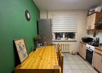 Продается четырехкомнатная квартира, 80 м2, Красноярск, улица Копылова, 66