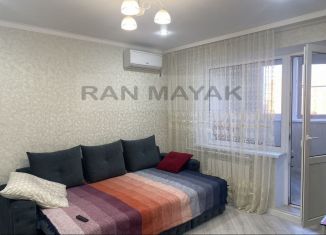 Продажа 2-ком. квартиры, 52 м2, Майкоп, улица 12 Марта, 150к2