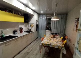 Продается 3-комнатная квартира, 93 м2, Котлас, Стефановская улица, 29А