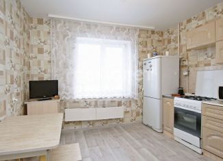 Продам 1-ком. квартиру, 37 м2, Омск, Кировский округ, улица Лукашевича, 8