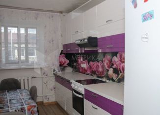 Продам 2-ком. квартиру, 45 м2, Тюмень, Школьная улица, 12