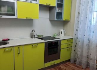 Сдаю в аренду 2-ком. квартиру, 70 м2, Челябинск, улица Гагарина, 38