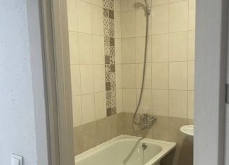 Продам 1-ком. квартиру, 36.4 м2, поселок городского типа Стройкерамика, улица Анетты Басс, 2с7