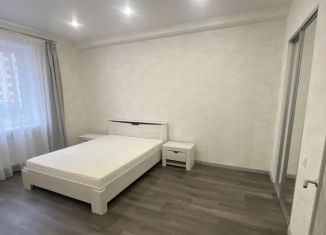 Сдаю 1-ком. квартиру, 50 м2, Симферополь, Битакская улица, 17В, ЖК Таврический