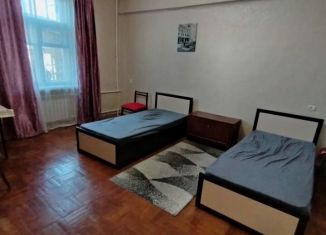 Сдаю в аренду 2-ком. квартиру, 50 м2, Азов, улица Мира, 24