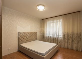 Продам 2-ком. квартиру, 70 м2, Тюмень, улица Болотникова, 19, Калининский округ