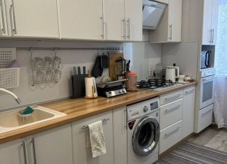 Продам 2-комнатную квартиру, 43.8 м2, Кыштым, улица Юлии Ичевой, 181